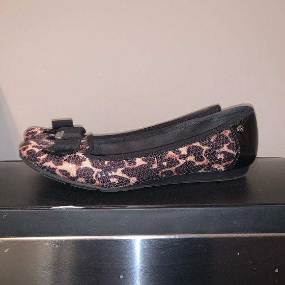 Anne Klein leopard shoes - Picture 2 of 5